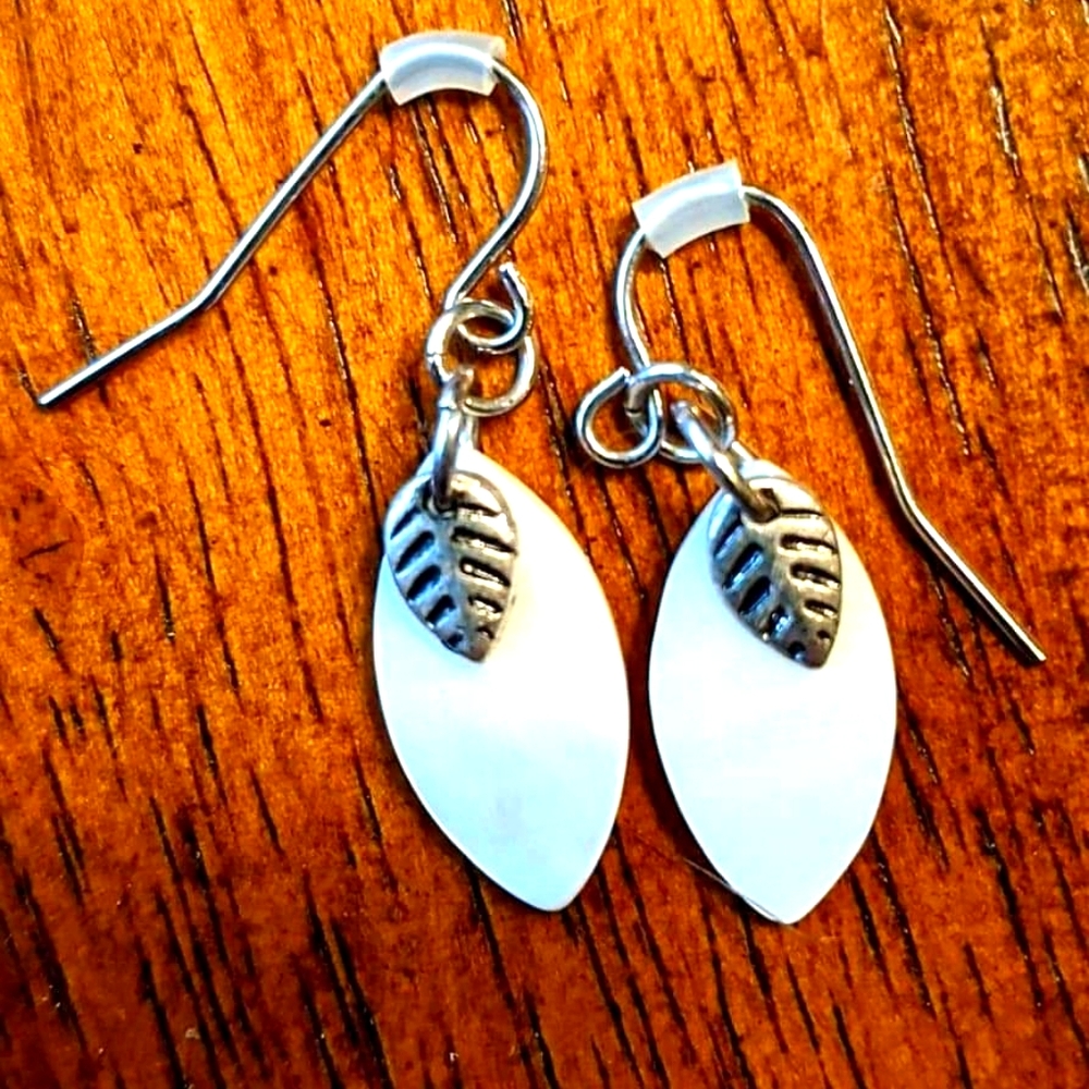 Simple cute earrings